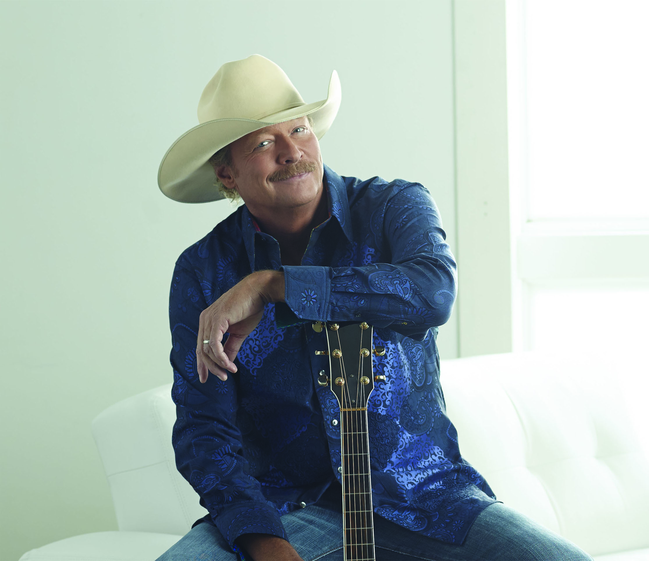 ALAN JACKSON ANNOUNCES A RETURN TO TOURING.