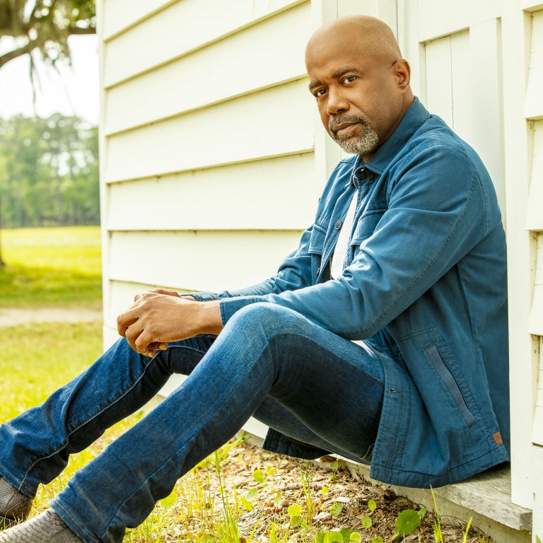 DARIUS RUCKER RETURNS TO COUNTRY RADIO WITH “FIRES DON’T START THEMSELVES,” OUT NOW.