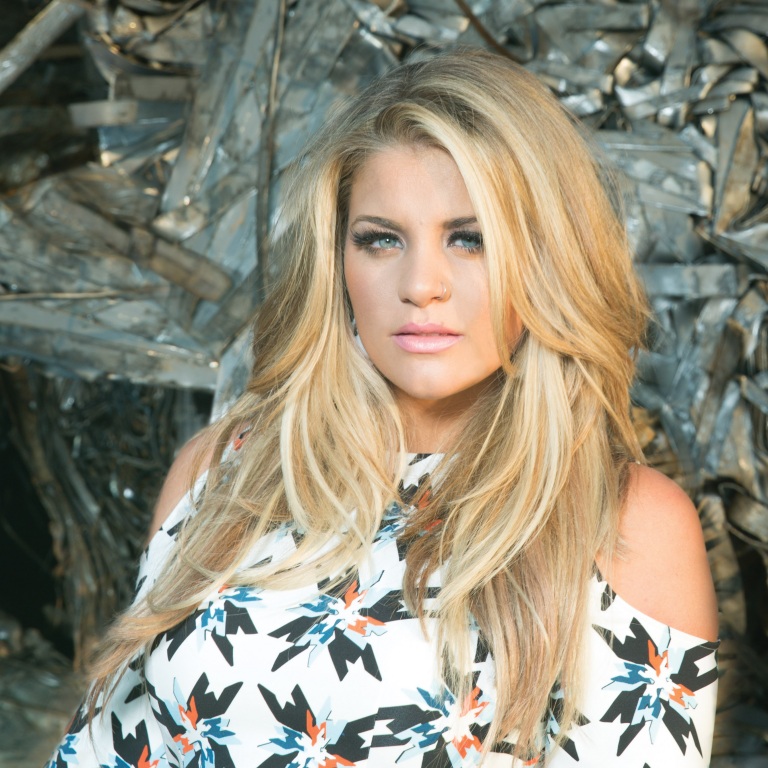 LAUREN ALAINA GIVES YOUNG GIRLS FRIENDLY TIPS ON HOW TO ‘FOLLOW’ YOUR CRUSH.