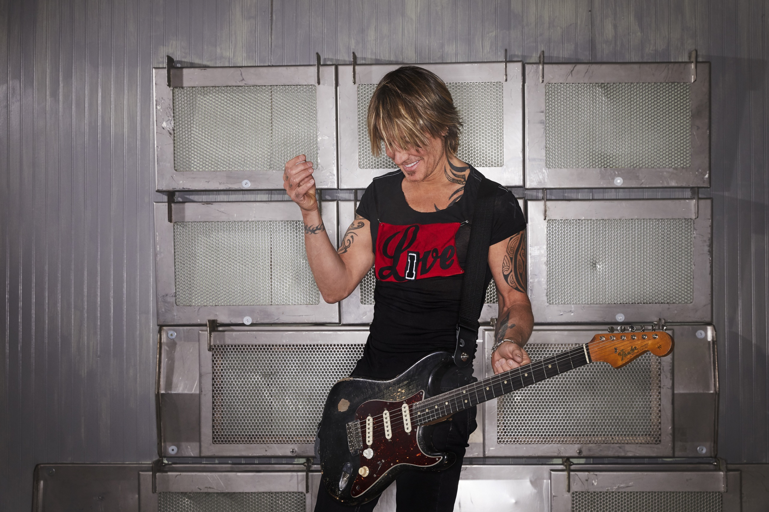 KEITH URBAN MADE HIS 20TH APPEARANCE ON THE ELLEN DeGENERES SHOW DURING HER FINAL SEASON.