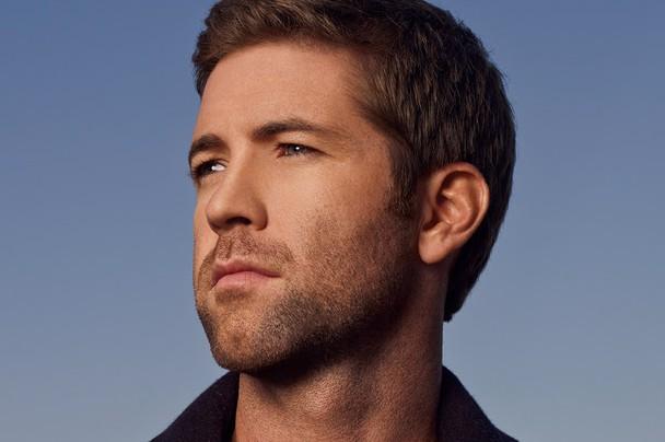 JOSH TURNER ENJOYS HAVING FOUR BOYS IN THE HOUSE. (AUDIO)