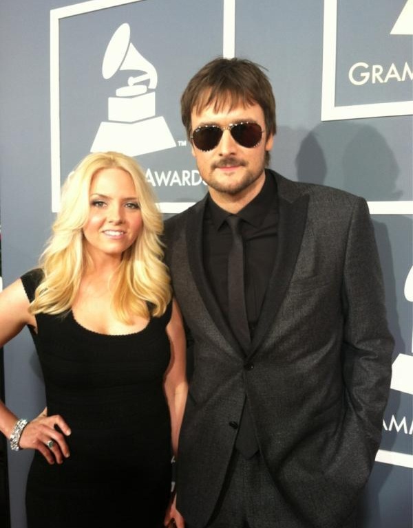 ERIC CHURCH ON THE GRAMMY RED CARPET. (PHOTO)