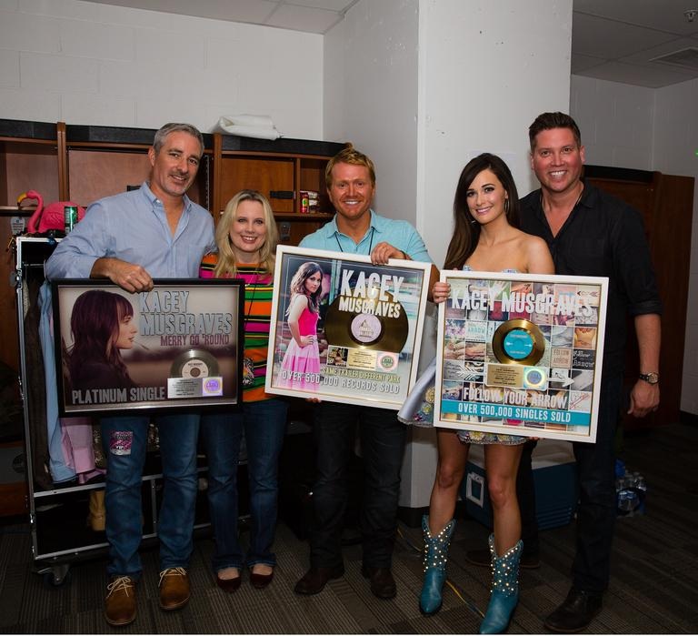 KACEY MUSGRAVES PRESENTED WITH SOME HEAVY METAL ARTWORK. (PRESS RELEASE AND PHOTO)