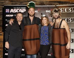 LADY ANTEBELLUM CELEBRATE THE CHART-TOPPING SUCCESS OF BARTENDER. (AUDIO)