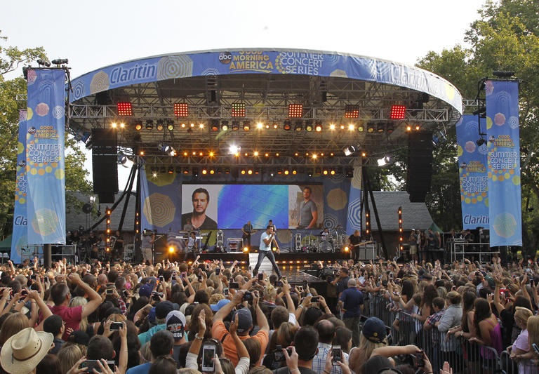 LUKE BRYAN ROCKS GOOD MORNING AMERICA’S SUMMER CONCERT SERIES WITH LARGEST CROWD OF THE SUMMER. (PRESS RELEASE)