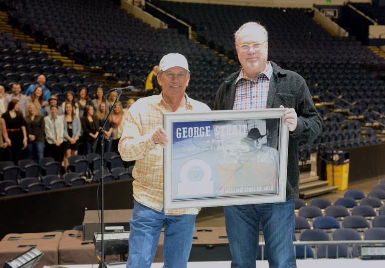 GEORGE STRAIT RIDES AWAY ON A HIGH NOTE IN MUSIC CITY. (PRESS RELEASE AND PHOTOS)