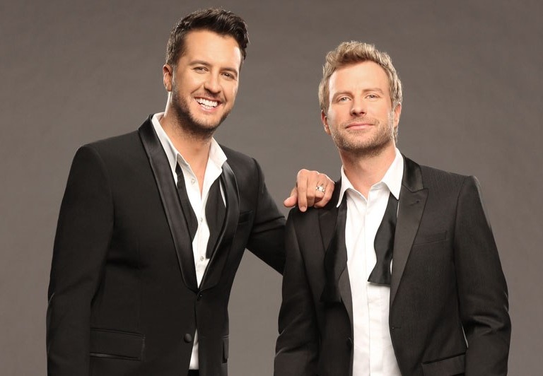 LUKE BRYAN AND DIERKS BENTLEY TELL THE TENNESSEAN HOW THEY’LL MASK A FLUB AT THIS YEAR’S ACM AWARDS.
