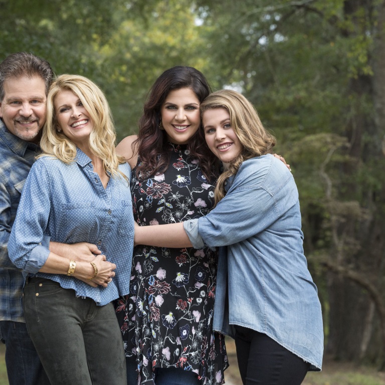 HILLARY SCOTT & THE SCOTT FAMILY TOPS THE NATIONAL CHRISTIAN AUDIENCE CHART WITH ‘THY WILL.’