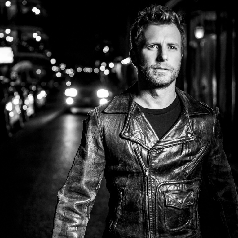 DIERKS BENTLEY TRADES PAINT WITH TOURMATES RANDY HOUSER AND TUCKER BEATHARD.