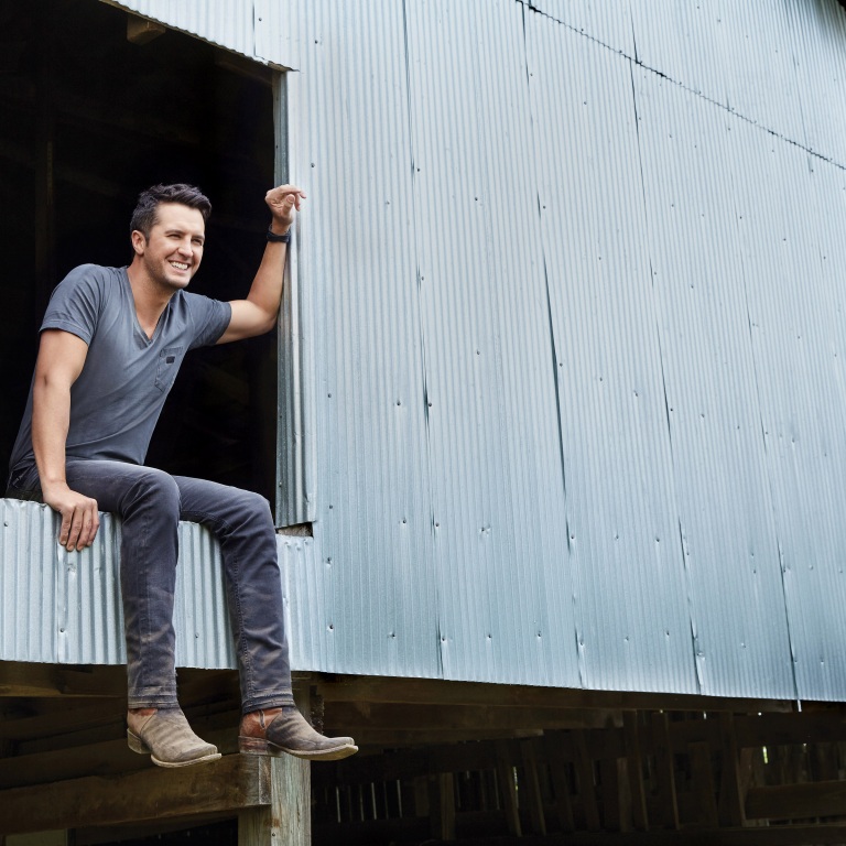 LUKE BRYAN GETS READY TO RELEASE HIS FIRST FARM TOUR EP.