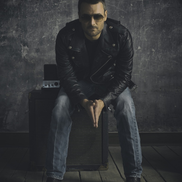 ERIC CHURCH WILL KICKOFF THE SALVATION ARMY’S RED KETTLE CAMPAIGN.