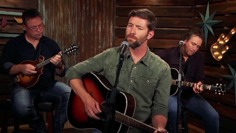 Josh Turner – Three Wooden Crosses (Forever Country Cover Series)