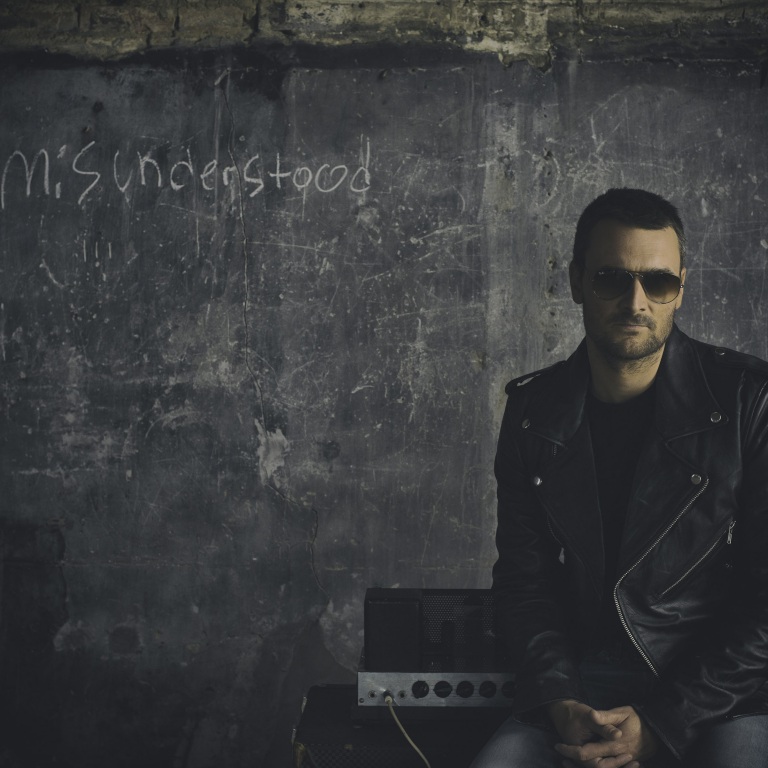 ERIC CHURCH WILL ‘HOLD HIS OWN’ AT THIS YEAR’S CMA AWARDS.