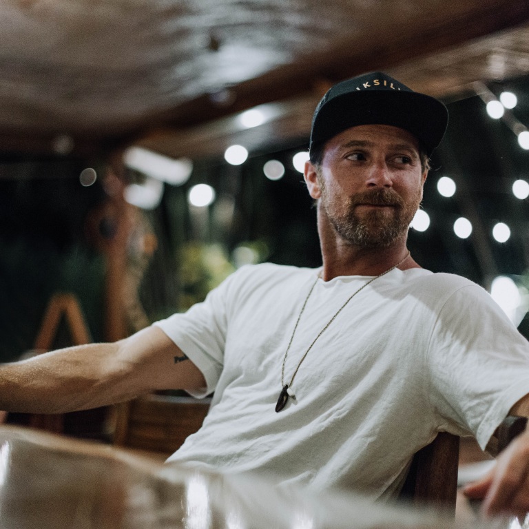 KIP MOORE RELEASES A VIDEO OF HIM PERFORMING A FESTIVAL VERSION OF HIS NEW SONG, “SHE’S MINE.”