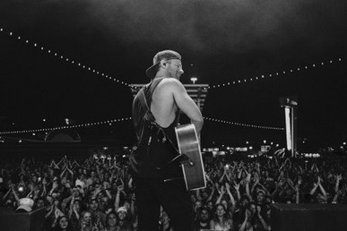 KIP MOORE ENAMORS SOLD-OUT CROWDS AS HE HITS THE ROAD FOR SECOND LEG OF HEADLINING  ROOM TO SPARE: ACOUSTIC TOUR.