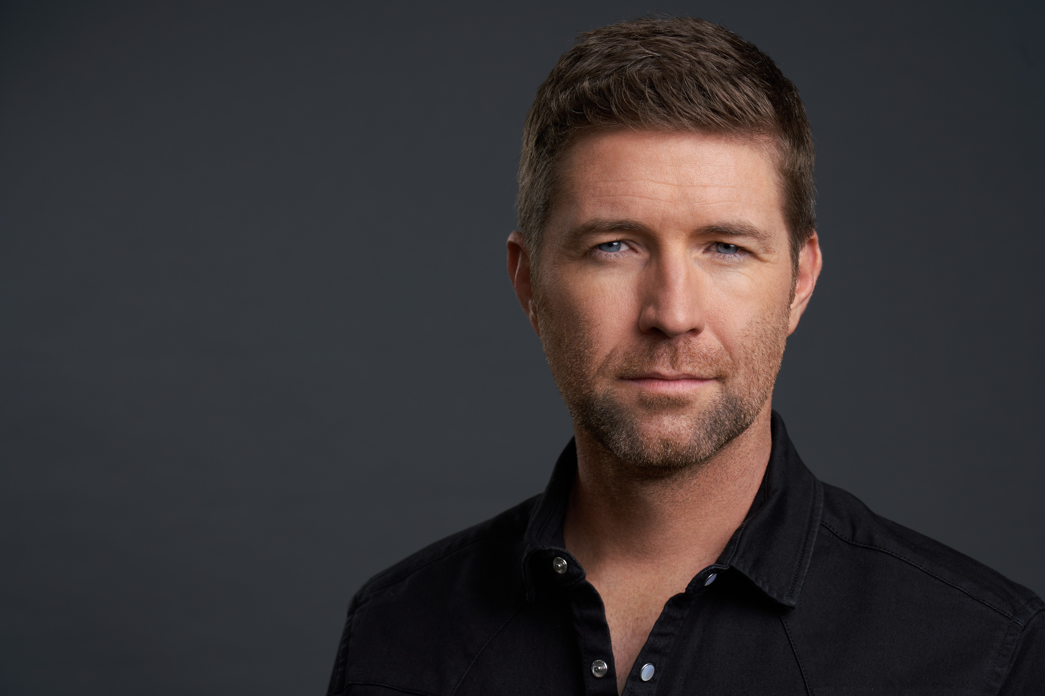 Josh turner films a second edition of I am second. 