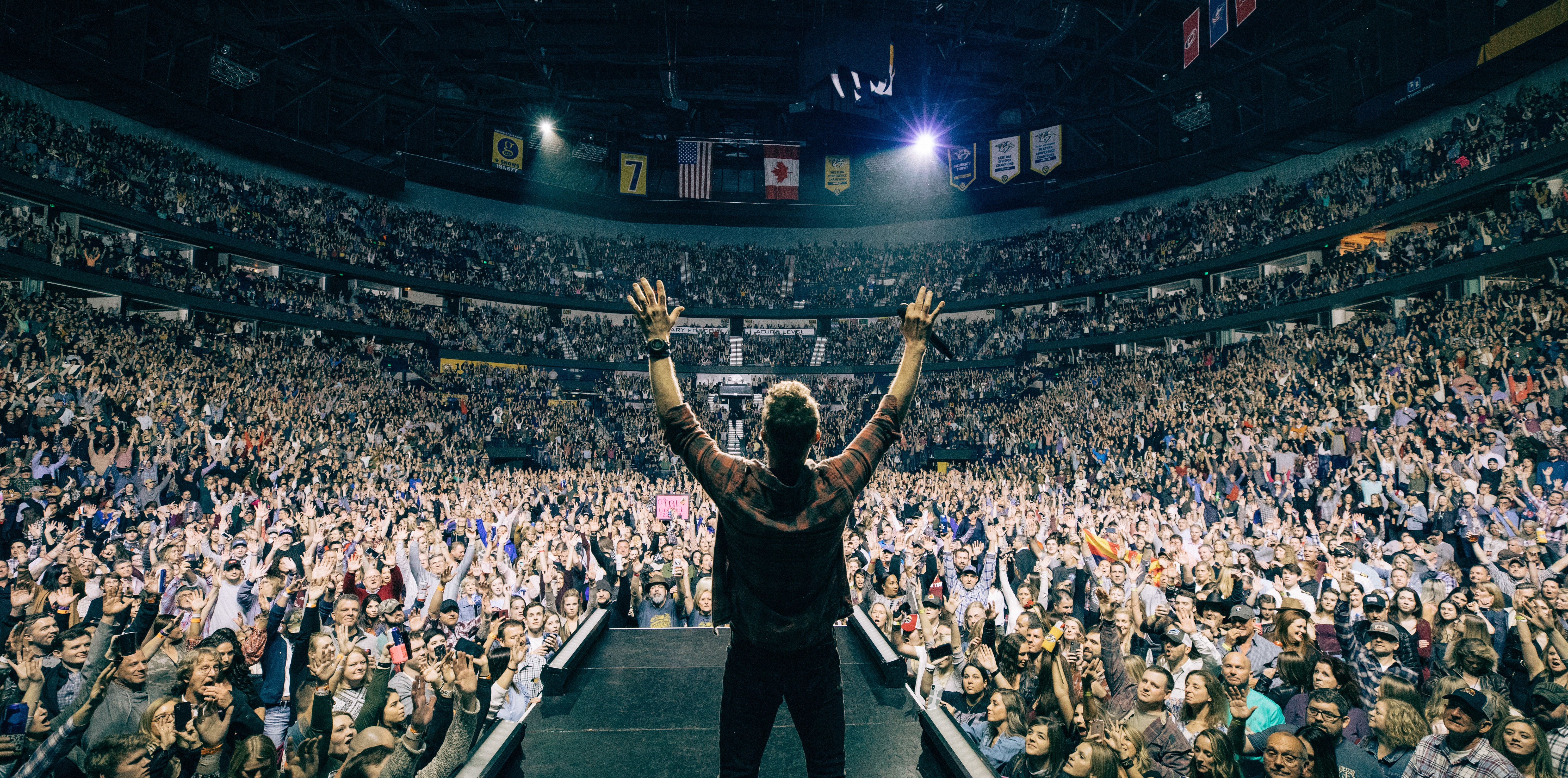 Pressroom DIERKS BENTLEY “LEFT IT ALL ON STAGE” DURING HIS SOLDOUT