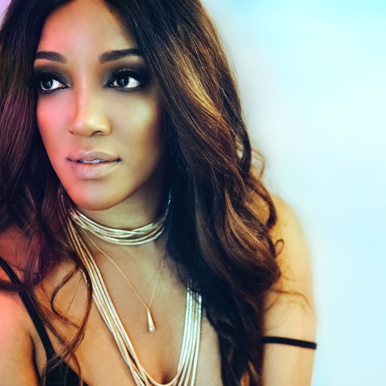 MICKEY GUYTON BARES SOUL WITH NEW MUSIC.