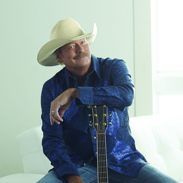 ALAN JACKSON HONORED WITH CMA’S WILLIE NELSON LIFETIME ACHIEVEMENT AWARD.