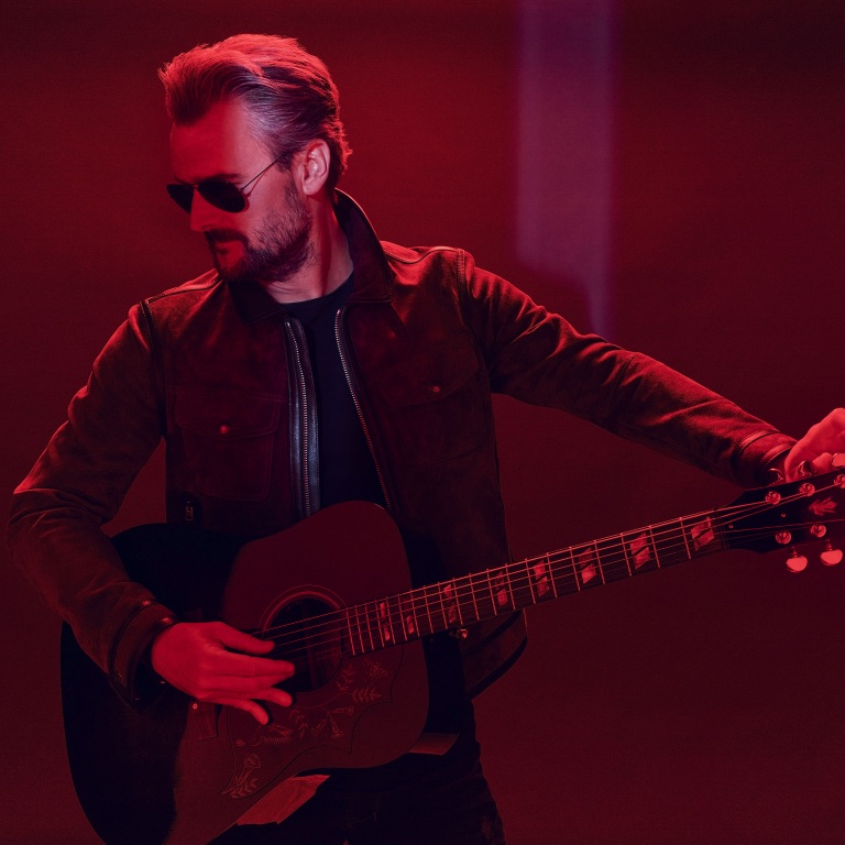 ERIC CHURCH DROPS ACOUSTIC VERSION OF HIS SINGLE, “HEART ON FIRE.”