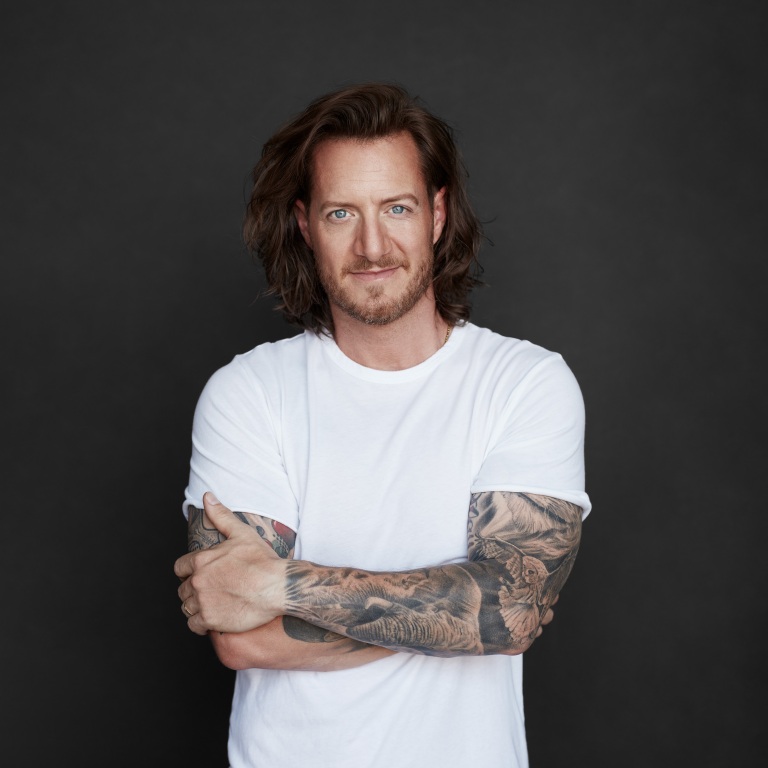 TYLER HUBBARD TO PERFORM THE HALFTIME SHOW AT THE PATRIOTS VS. VIKINGS GAME IN MINNEAPOLIS ON THANKSGIVING DAY.