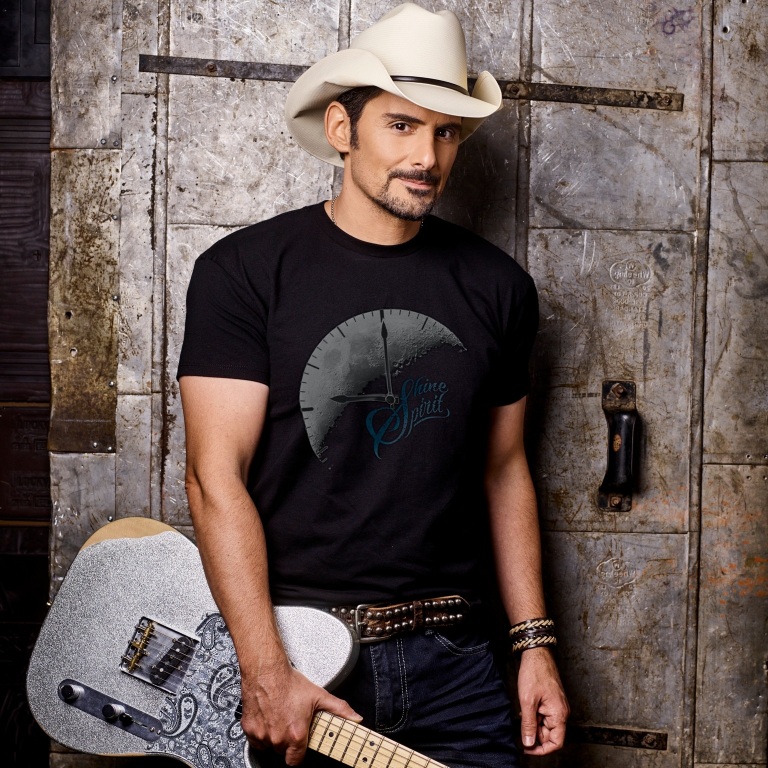 BRAD PAISLEY WILL HIT THE COMEDY STAGE TO RAISE MONEY FOR “THE STORE.”