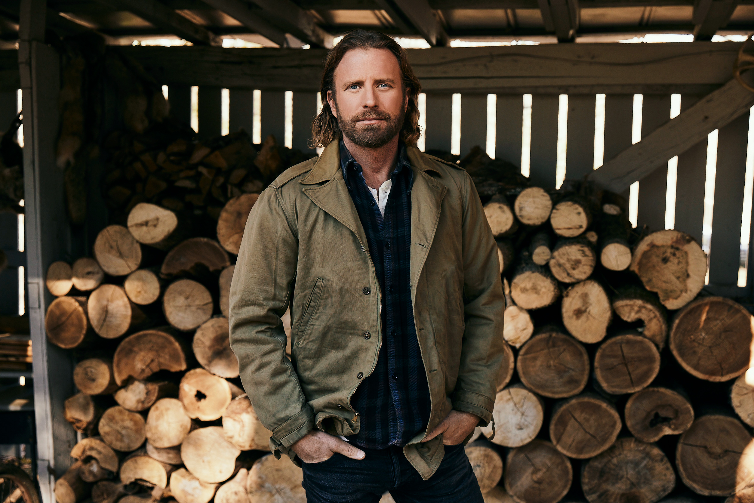 “CAPTIVATING PERFORMER” DIERKS BENTLEY HITS THE ROAD ON GRAVEL & GOLD TOUR WITH SOLD OUT FIRST WEEKEND.